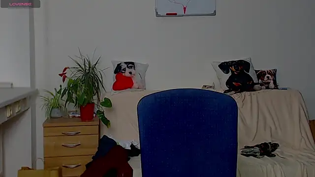 ZeinMiracles online show from April 2026 10:44:01 PM