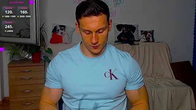 ZeinMiracles online show from April 2026 10:13:02 PM