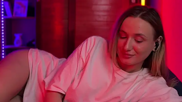 LovaMay online show from February 2026 11:03:01 PM