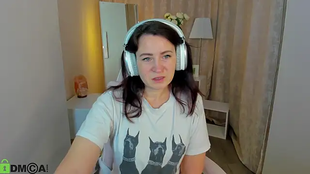 Snapshot of Lea_shadom chatting on November 2025 01:06:02 AM Lea shadom online show from November 2025 01:06:02 AM