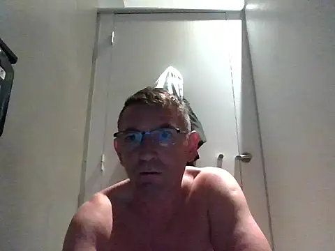 Snapshot of IMGTomi chatting on April 2026 10:11:01 AM IMGTomi online show from April 2026 10:11:01 AM