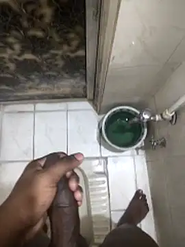 Snapshot of Leon_hot33 chatting on March 2026 10:15:01 PM Leon hot33 online show from March 2026 10:15:01 PM