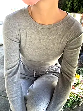 Tieuvi 18 online show from November 2025 01:48:01 AM