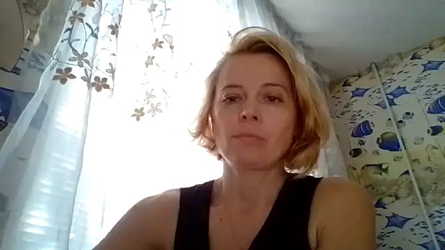 LiluXRose online show from September 2025 01:01:01 PM