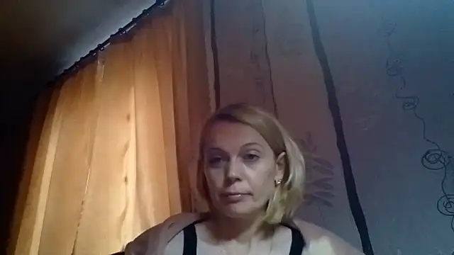 LiluXRose online show from October 2025 09:54:01 AM