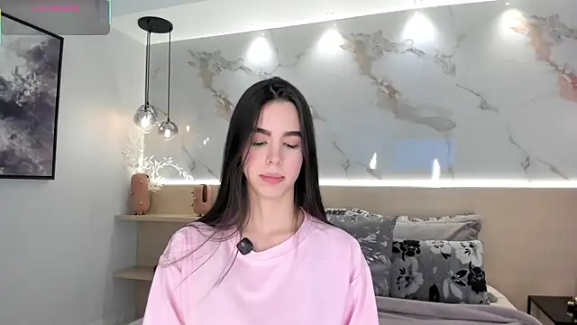 Snapshot of SolAvelar chatting on June 2026 01:19:01 AM SolAvelar online show from June 2026 01:19:01 AM