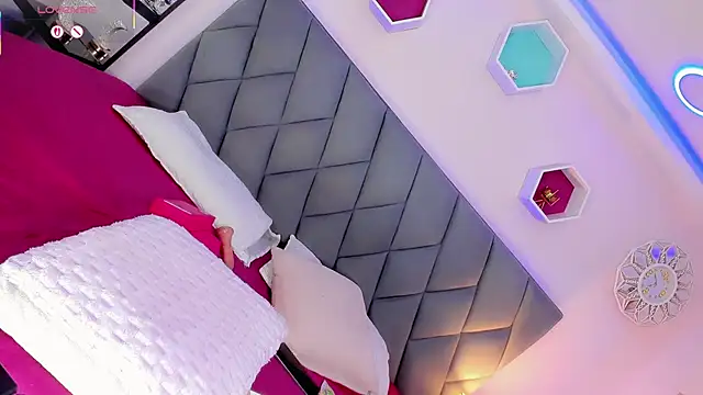 Amira Ember online show from February 2026 09:07:01 PM