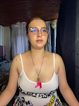 CoraVibes online show from April 2026 12:20:01 PM