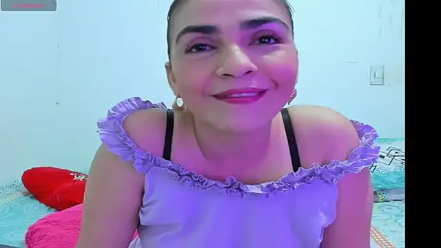 Snapshot of woman_rosse chatting on September 2025 11:27:02 PM woman rosse online show from September 2025 11:27:02 PM