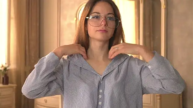TamShutters online show from October 2025 04:08:02 AM