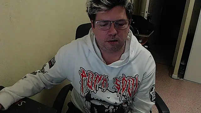 blueandwhite1 online show from January 2025 09:46:02 PM