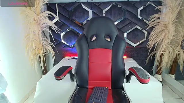 Snapshot of Zoe-Johnson_ chatting on November 2025 09:48:02 PM Zoe-Johnson online show from November 2025 09:48:02 PM