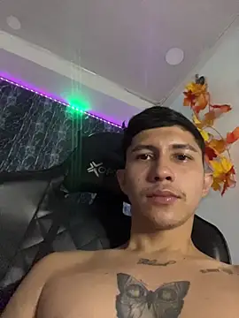 Snapshot of Alejandro_BigCock22 chatting on October 2025 04:38:01 AM Alejandro BigCock22 online show from October 2025 04:38:01 AM