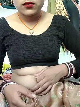 Snapshot of CUTE-003 chatting on October 2025 08:47:01 AM CUTE-003 online show from October 2025 08:47:01 AM