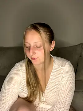 Snapshot of young_hailey chatting on September 2025 01:29:02 AM young hailey online show from September 2025 01:29:02 AM