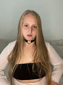 Snapshot of young_hailey chatting on October 2025 07:36:02 AM young hailey online show from October 2025 07:36:02 AM