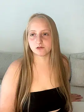 Snapshot of young_hailey chatting on October 2025 08:10:01 AM young hailey online show from October 2025 08:10:01 AM