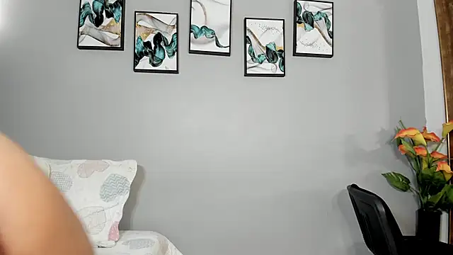 SophieW1 online show from February 2026 12:20:02 PM