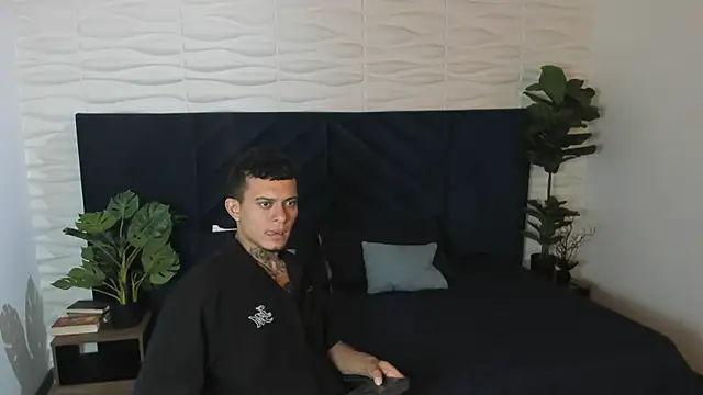 MrJustin  online show from October 2025 08:07:02 PM