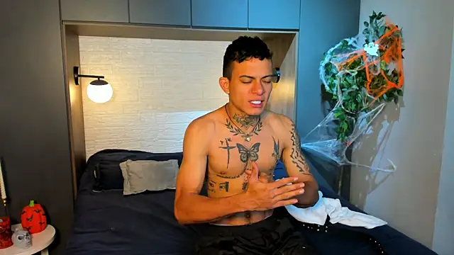 MrJustin  online show from October 2025 08:26:01 PM