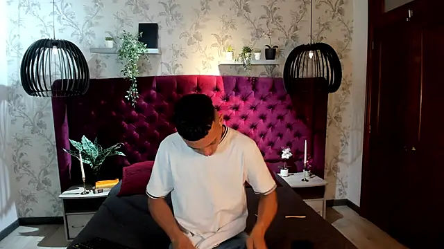 MrJustin  online show from November 2025 08:52:02 PM