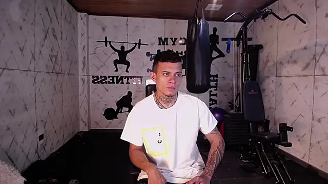 MrJustin  online show from November 2025 07:57:01 PM