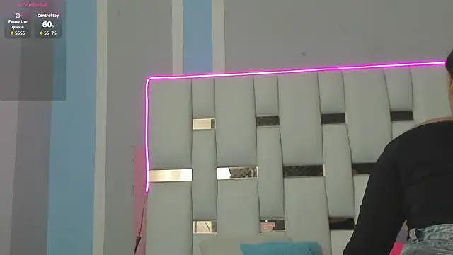 iamCharlotte19 online show from November 2025 07:35:01 PM