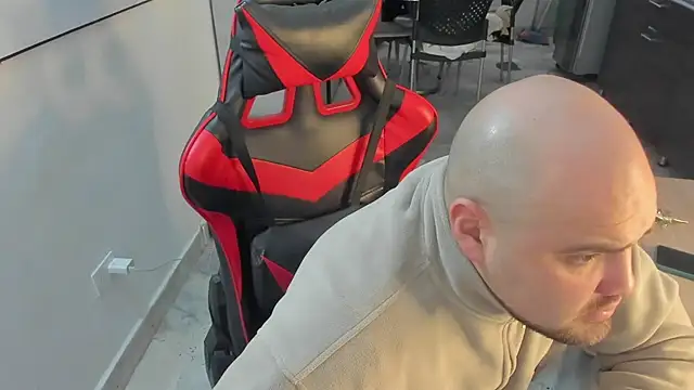 Snapshot of ElianCrow chatting on November 2025 09:50:01 PM ElianCrow online show from November 2025 09:50:01 PM