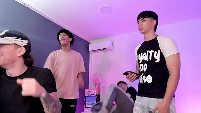 Snapshot of Handsomeboyss19 chatting on June 2026 01:20:02 PM Handsomeboyss19 online show from June 2026 01:20:02 PM