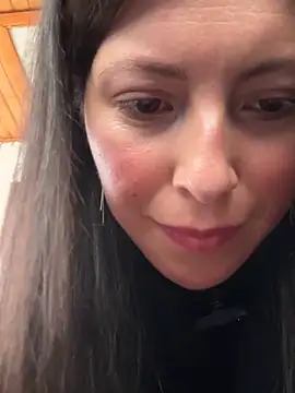 Mia salinass online show from November 2025 04:17:01 PM