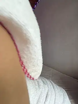 Mia salinass online show from December 2025 06:56:02 PM