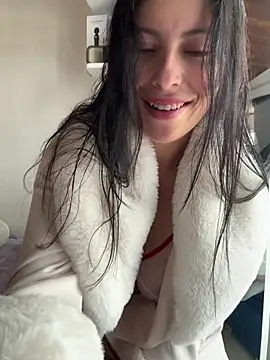 Mia salinass online show from February 2026 06:26:02 PM