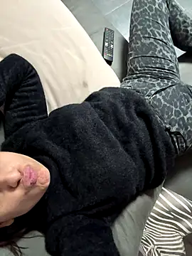 Snapshot of BabyLeopard chatting on October 2025 05:46:01 PM BabyLeopard online show from October 2025 05:46:01 PM