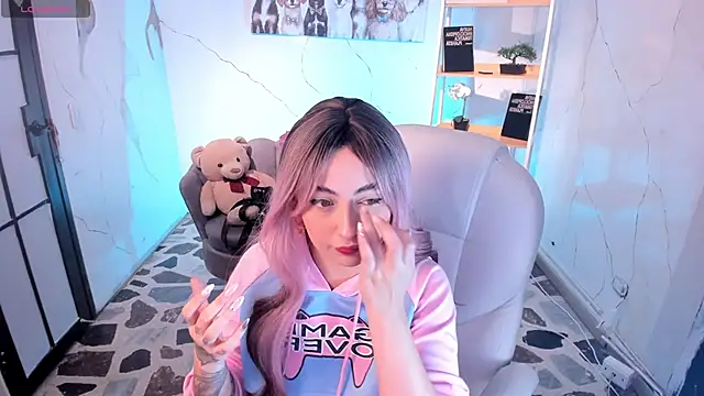 SarahCastro1  online show from October 2025 04:46:02 AM