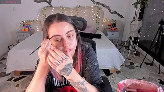 SarahCastro1  online show from October 2025 04:27:01 AM