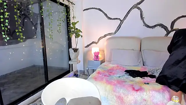 SarahCastro1  online show from November 2025 05:43:01 AM