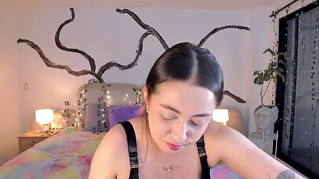 SarahCastro1  online show from December 2025 04:33:02 AM