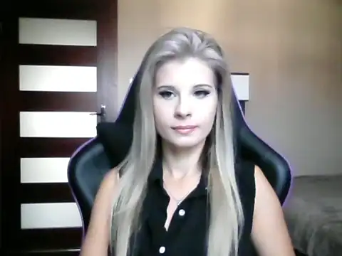 Snapshot of KristineGlow chatting on September 2025 06:15:02 AM KristineGlow online show from September 2025 06:15:02 AM