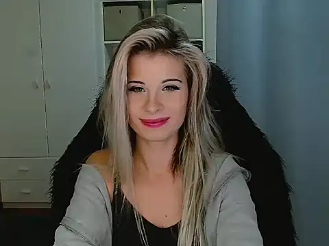 KristineGlow online show from November 2025 03:18:02 PM