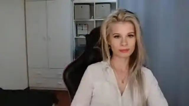 KristineGlow online show from April 2026 06:20:01 PM