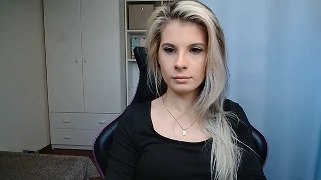 KristineGlow online show from May 2026 06:19:02 AM