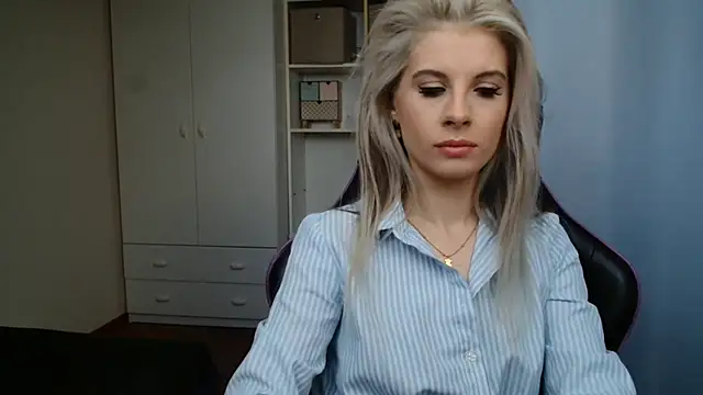 KristineGlow online show from May 2026 06:21:01 AM