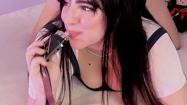 Snapshot of Camila_Matinez_ chatting on November 2025 01:15:02 AM Camila Matinez online show from November 2025 01:15:02 AM