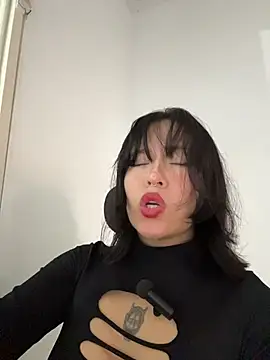 Snapshot of aliciia_23 chatting on November 2025 09:24:02 PM aliciia 23 online show from November 2025 09:24:02 PM