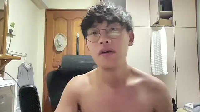 Passionatetwink2 online show from June 2026 03:32:02 PM