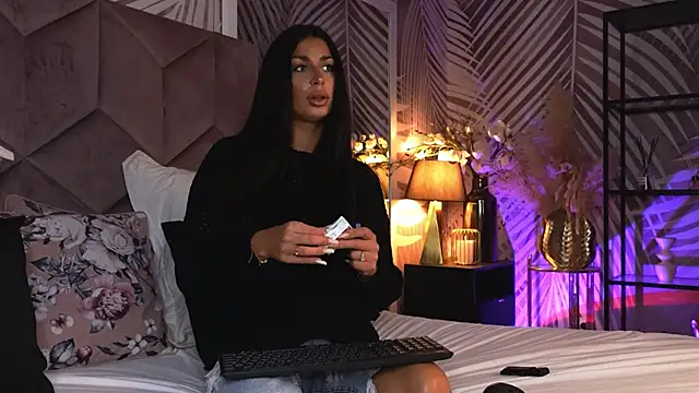 EvaRhea online show from April 2026 02:54:01 AM