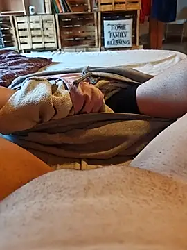 Snapshot of Horny_mummy chatting on February 2026 02:46:02 PM Horny mummy online show from February 2026 02:46:02 PM