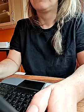 Snapshot of Horny_mummy chatting on February 2026 08:13:01 AM Horny mummy online show from February 2026 08:13:01 AM