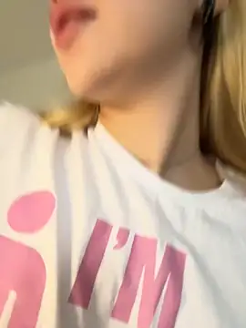 LunaMillie online show from September 2025 04:38:02 AM