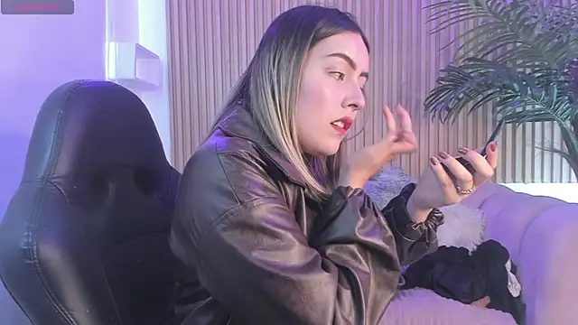 Snapshot of Jenny_Wolridge_ chatting on November 2025 07:13:02 PM Jenny Wolridge online show from November 2025 07:13:02 PM